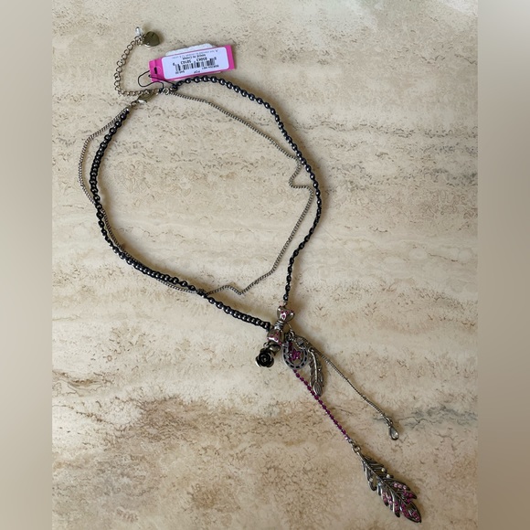 Betsey Johnson Horse Shoe + Feather Necklace - Picture 4 of 7